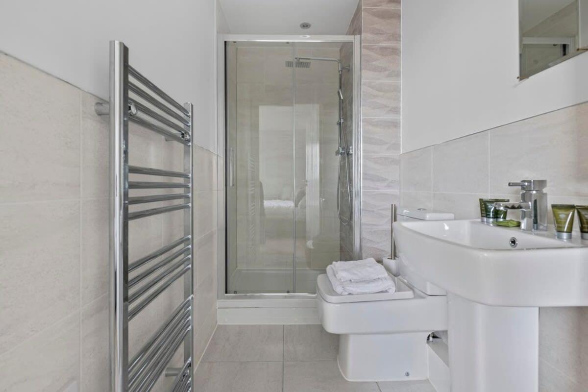 Spacious 1 Bedroom Apartment In A Converted Mill 리즈 외부 사진