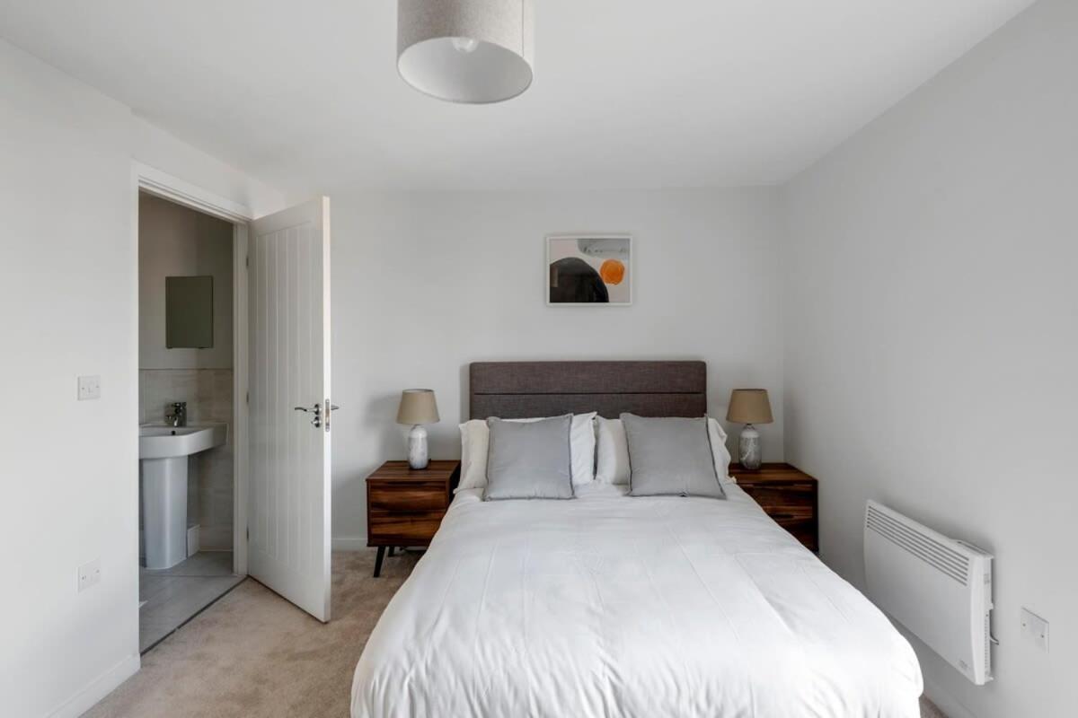 Spacious 1 Bedroom Apartment In A Converted Mill 리즈 외부 사진