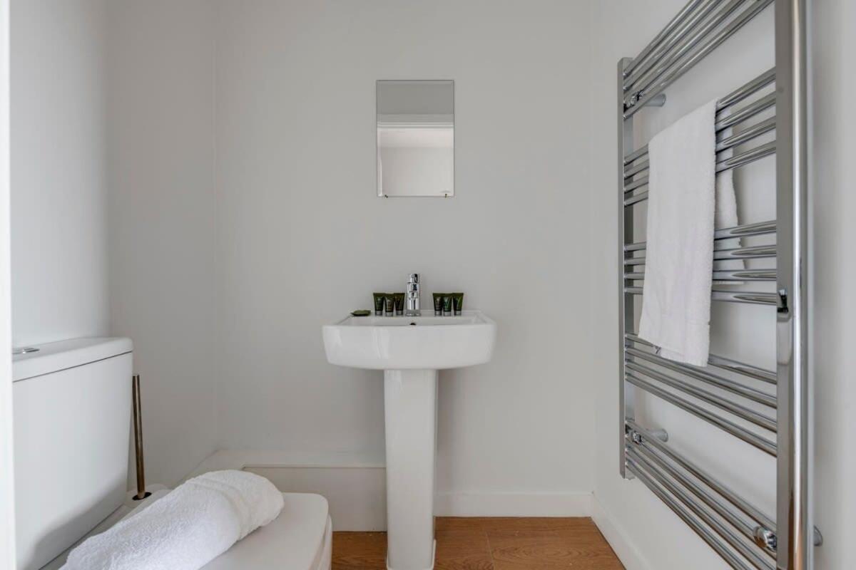 Spacious 1 Bedroom Apartment In A Converted Mill 리즈 외부 사진
