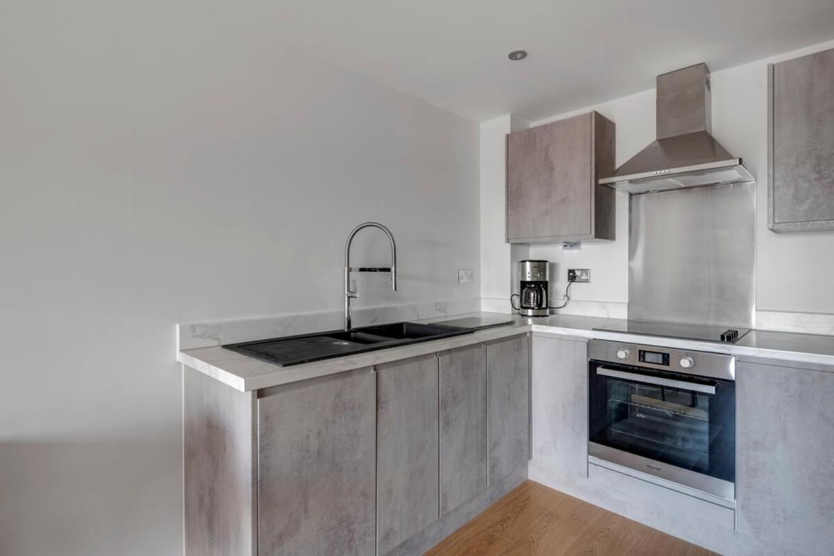 Spacious 1 Bedroom Apartment In A Converted Mill 리즈 외부 사진