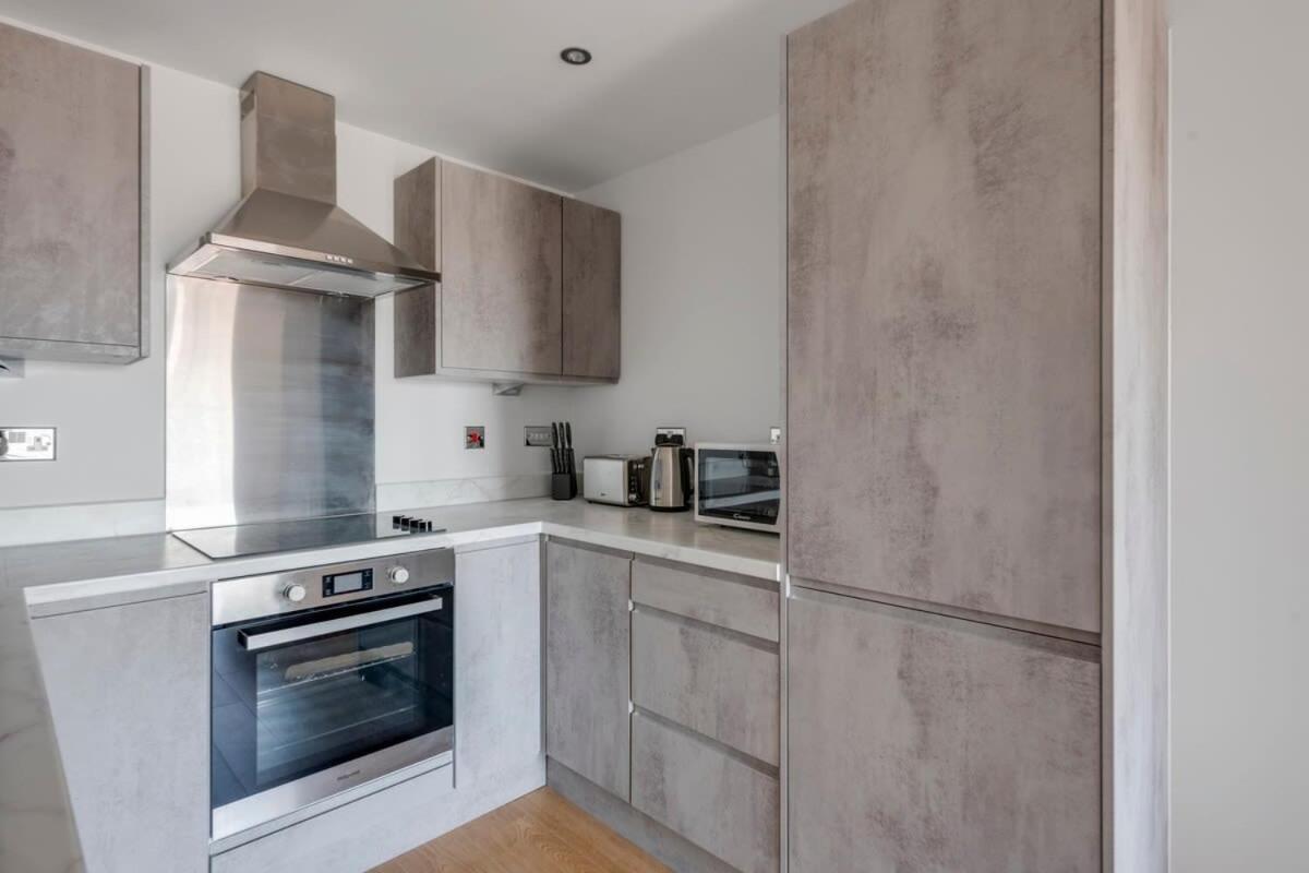 Spacious 1 Bedroom Apartment In A Converted Mill 리즈 외부 사진