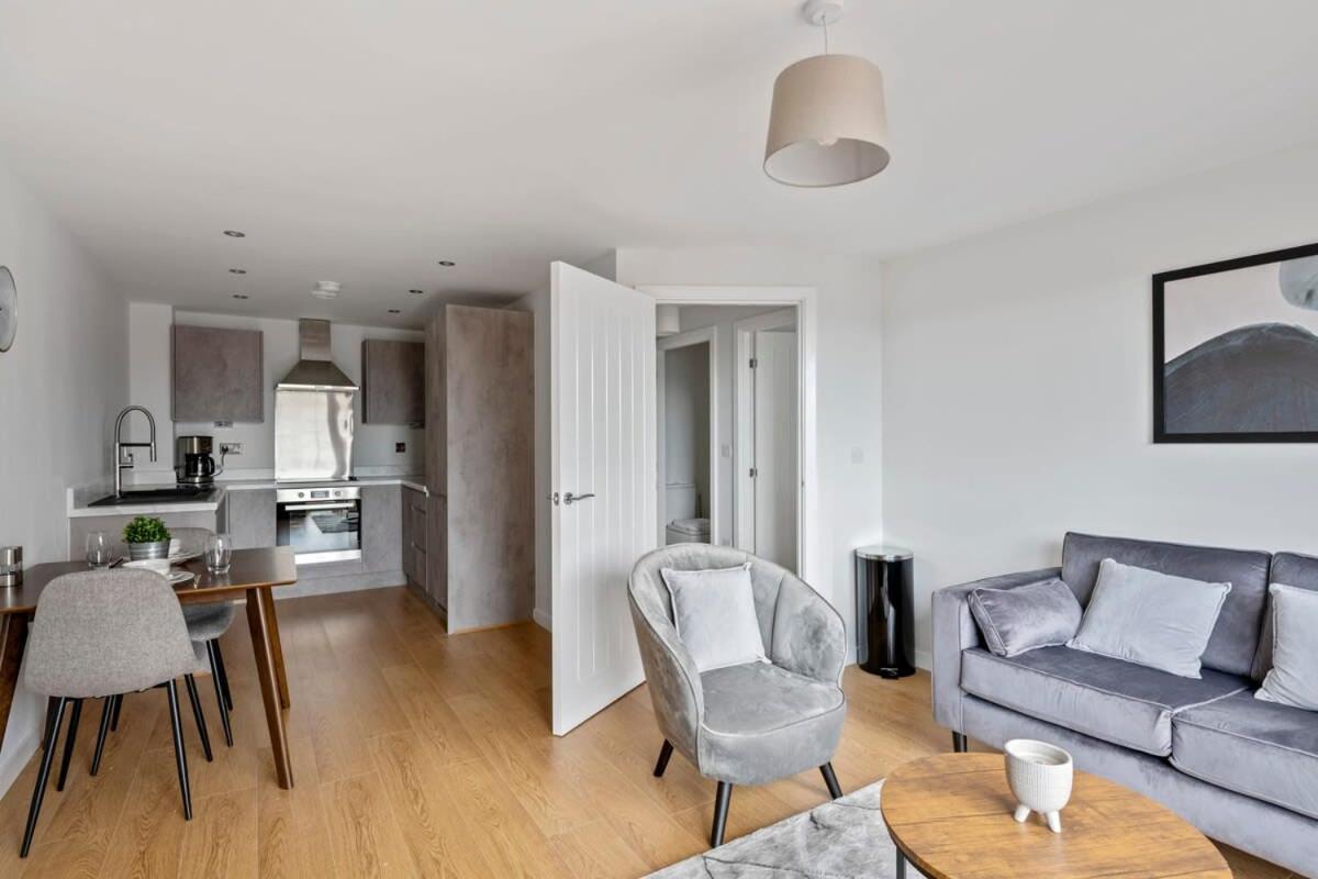 Spacious 1 Bedroom Apartment In A Converted Mill 리즈 외부 사진