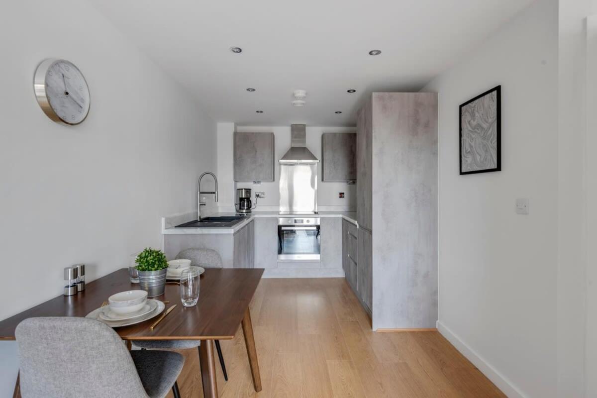 Spacious 1 Bedroom Apartment In A Converted Mill 리즈 외부 사진